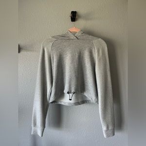 Forever 21 
Grey/silver cropped sweatshirt
Size : small